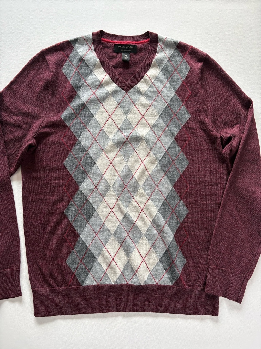 Banana Republic Men’s 100% Merino Wool Argyle V-Neck Sweater Burgundy M